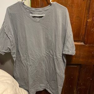 Selling 2x fruit of the loom shirt